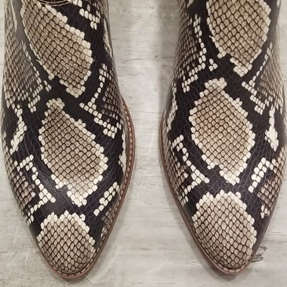 💕MADEWELL💕 Low Chelsea Boots ~ Snake Embossed - Picture 8 of 16